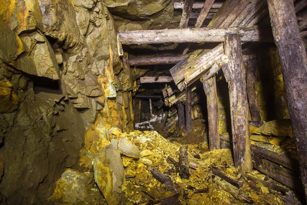 Miniera Oro Pozzo Tunnel Deriva Con Travi Legno Sotterraneo Abbandonato — Foto Stock