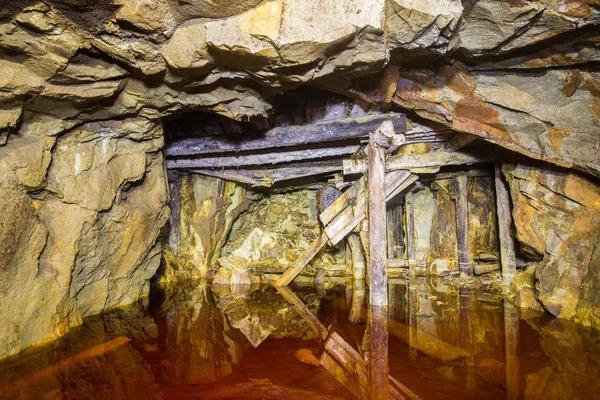 Dérive Tunnel Arbre Mine Avec Bois Charpente Souterrain Abandonné — Photo
