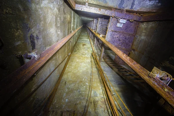 Ondergrondse Ijzeren Mijnschacht Verticale Verhoging Lift — Stockfoto