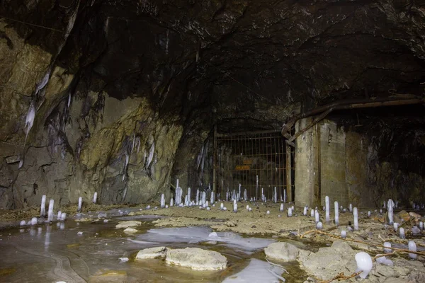 Túnel Subterráneo Del Eje Mina Hierro Con Hielo — Foto de Stock