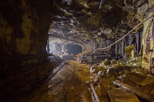 Túnel Minas Mineral Oro Abandonadas Subsuelo Con Tierra Amarilla — Foto de Stock