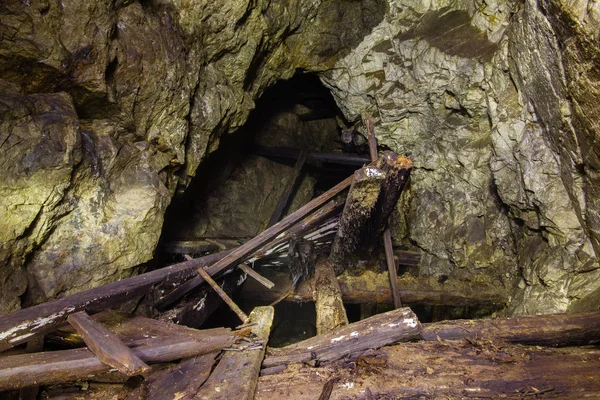 Old Copper Mine Underground Tunnel Collapsed Wooden Timbering — 스톡 사진