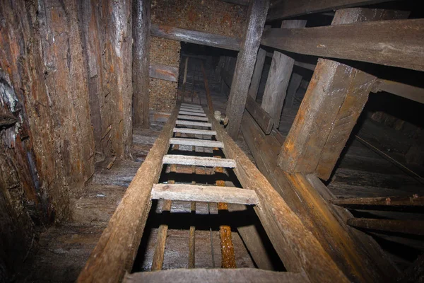 Old Gold Mine Underground Vertical Shaft Bottom View Stairs Ladders — Stock Photo, Image