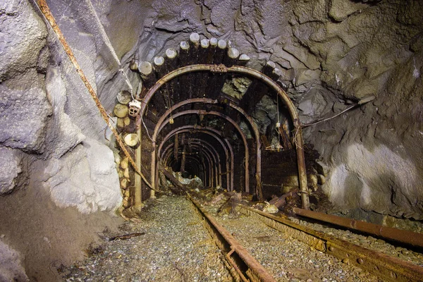 Deriva Del Túnel Del Eje Mina Hierro Oro Subterráneo Con — Foto de Stock