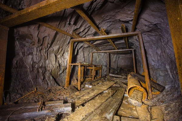 Malaquita Cobre Subterrânea Mina Eixo Túnel Deriva Madeira Desmoronada — Fotografia de Stock