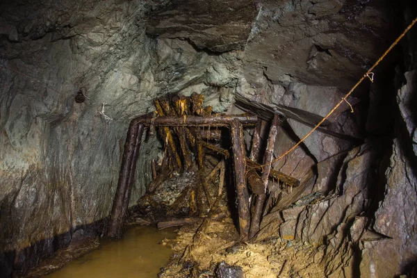 Cobre Subterráneo Malaquita Mina Túnel Deriva Madera Colapsado —  Fotos de Stock