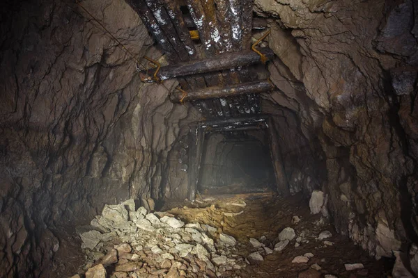 Cobre Subterráneo Malaquita Mina Túnel Deriva Madera Colapsado — Foto de Stock