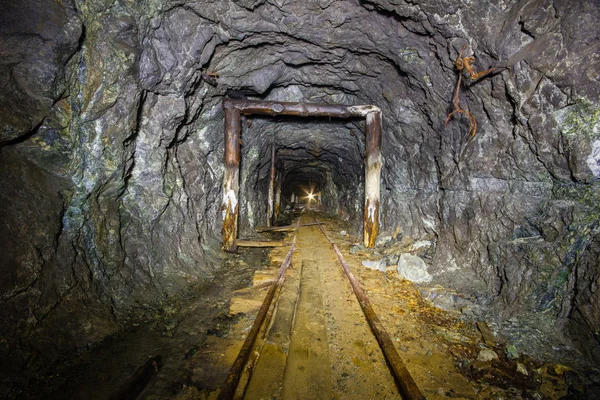 Deriva Túnel Eixo Minério Ouro Com Madeira Madeira Subterrânea Abandonada — Fotografia de Stock