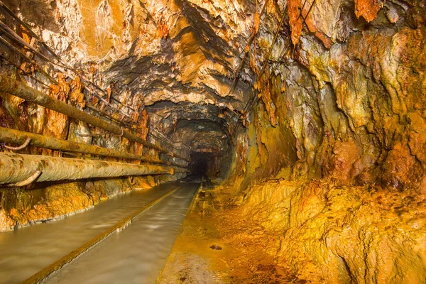 Туннель Золоторудного Рудника Дрейфует Землей — стоковое фото