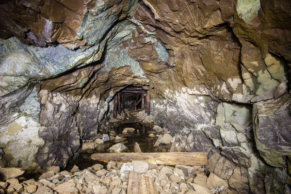 Miniera Oro Pozzo Tunnel Deriva Con Travi Legno Sotterraneo Abbandonato — Foto Stock