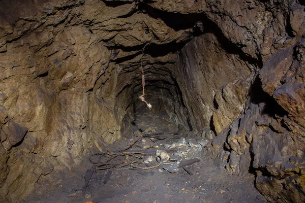 Podziemny Opuszczony Tunel Kopalni Rudy Żelaza Zawalił Się — Zdjęcie stockowe