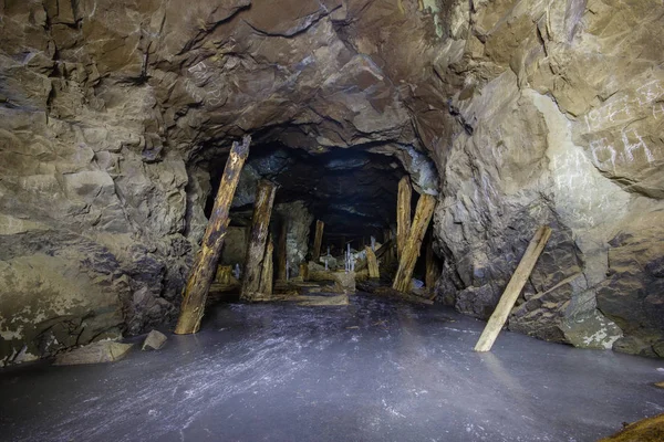 Dérive Tunnel Arbre Mine Avec Bois Charpente Souterrain Abandonné — Photo