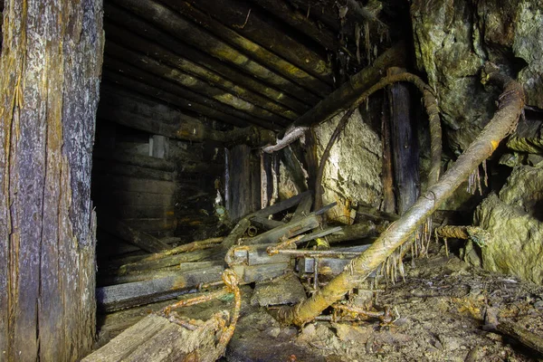 Antiguo Túnel Subterráneo Mina Cobre Con Madera Colapsada — Foto de Stock