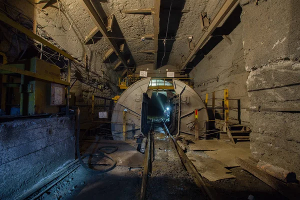 Zlatá Ruda Podzemní Tunel Rotačním Sklápěcím Vozem — Stock fotografie