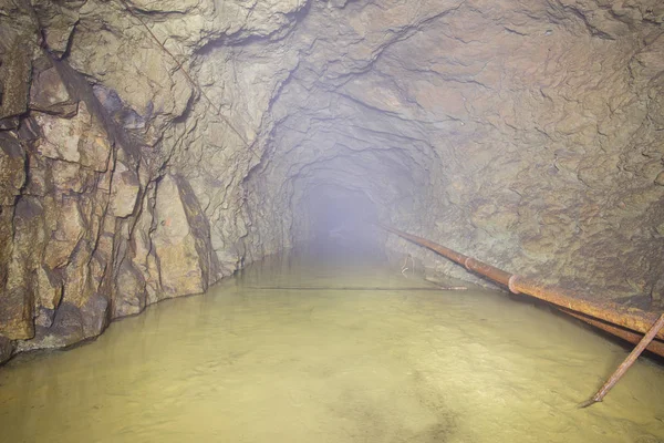 Galería Subterránea Abandonada Túneles Minas Mineral Con Agua Amarilla — Foto de Stock