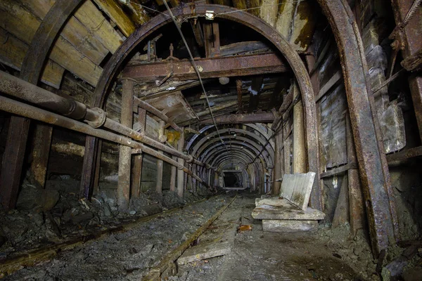 Galería Subterránea Abandonada Del Túnel Del Pozo Mina Mineral Con — Foto de Stock