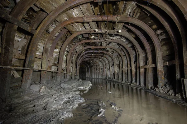 Underground Opuszczony Galeria Tunelu Szyb Kopalni Rudy Obudowy Osłony — Zdjęcie stockowe