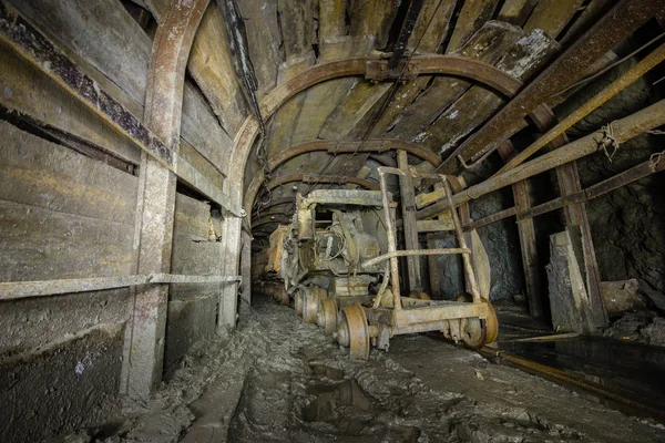 Podzemní Opuštěné Rudy Důl Šachty Tunelu Galerie Orecart — Stock fotografie