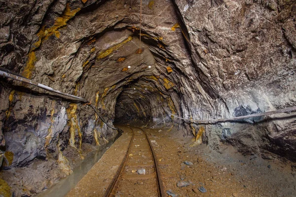 Podziemne Złoto Wał Kopalni Tunelu Dryf Szyn — Zdjęcie stockowe