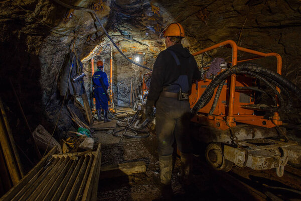 Станок для сверления пневматических пород в подземном руднике