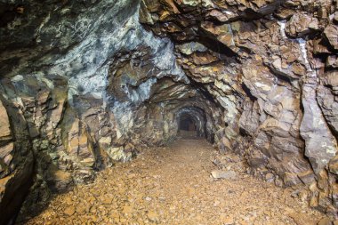 Yeraltı terk edilmiş platin maden tüneli çöktü.