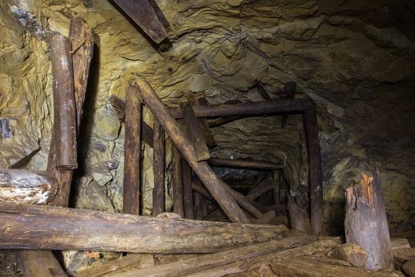 Underground Abandoned Platinum Ore Mine Tunnel Collapsed Wooden Timbering — Stock Photo, Image