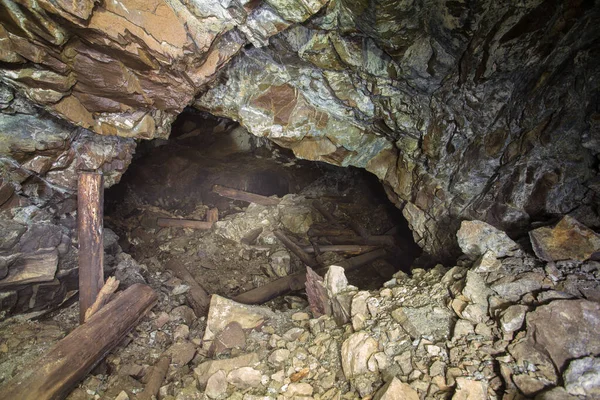Підземний Покинутий Тунель Шахти Платинової Руди Зруйнувався — стокове фото