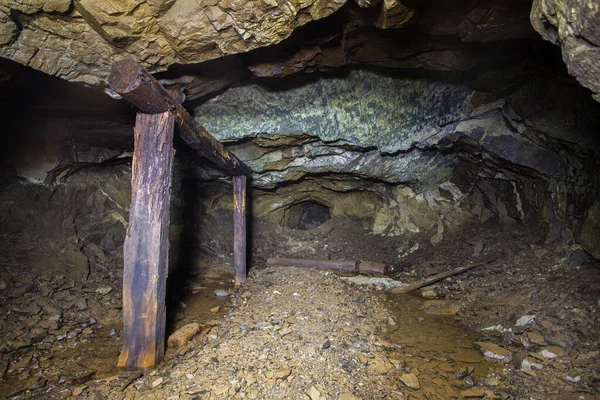 Túnel Subterráneo Abandonado Mina Mineral Platino Con Madera Colapsada — Foto de Stock