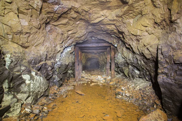 Túnel Subterráneo Abandonado Mina Mineral Platino Con Madera Colapsada — Foto de Stock