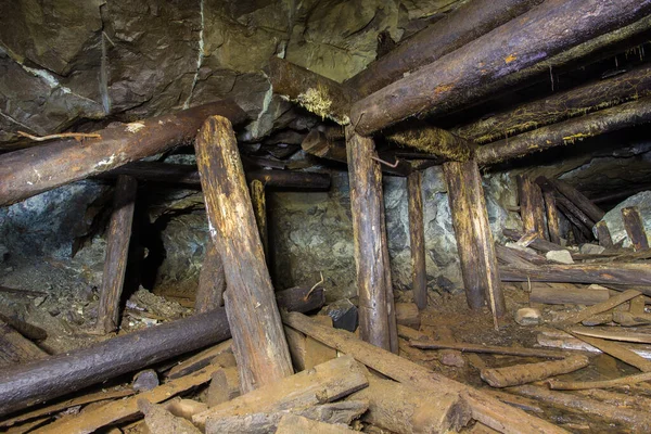 Túnel Subterráneo Abandonado Mina Mineral Platino Con Madera Colapsada — Foto de Stock