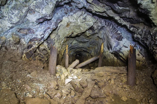 Túnel Subterráneo Abandonado Mina Mineral Platino Con Madera Colapsada — Foto de Stock