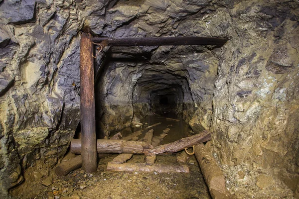 Túnel Subterráneo Abandonado Mina Mineral Platino Con Madera Colapsada — Foto de Stock