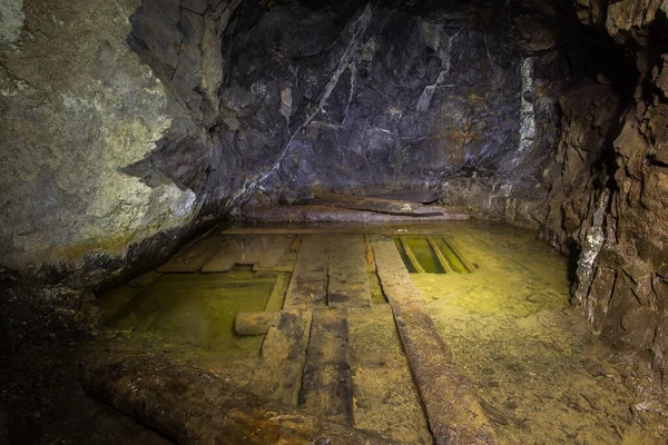 Túnel Subterráneo Abandonado Mina Mineral Platino Con Agua — Foto de Stock