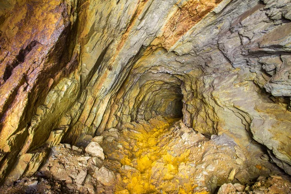 Mine Cuivre Abandonnée Tunnel Souterrain Avec Saleté Jaune — Photo