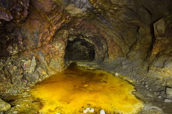 Mine Cuivre Abandonnée Tunnel Souterrain Avec Saleté Jaune — Photo