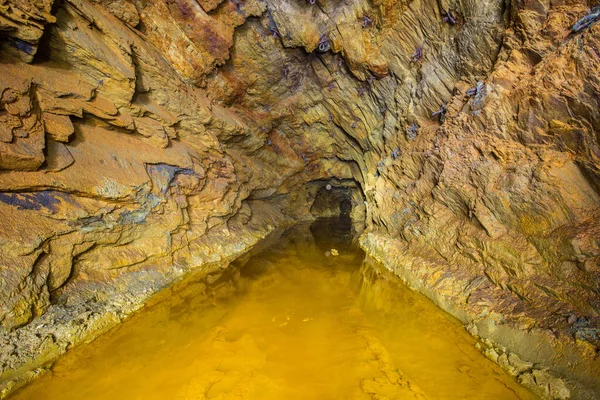 Mine Cuivre Abandonnée Tunnel Souterrain Avec Eau Jaune — Photo