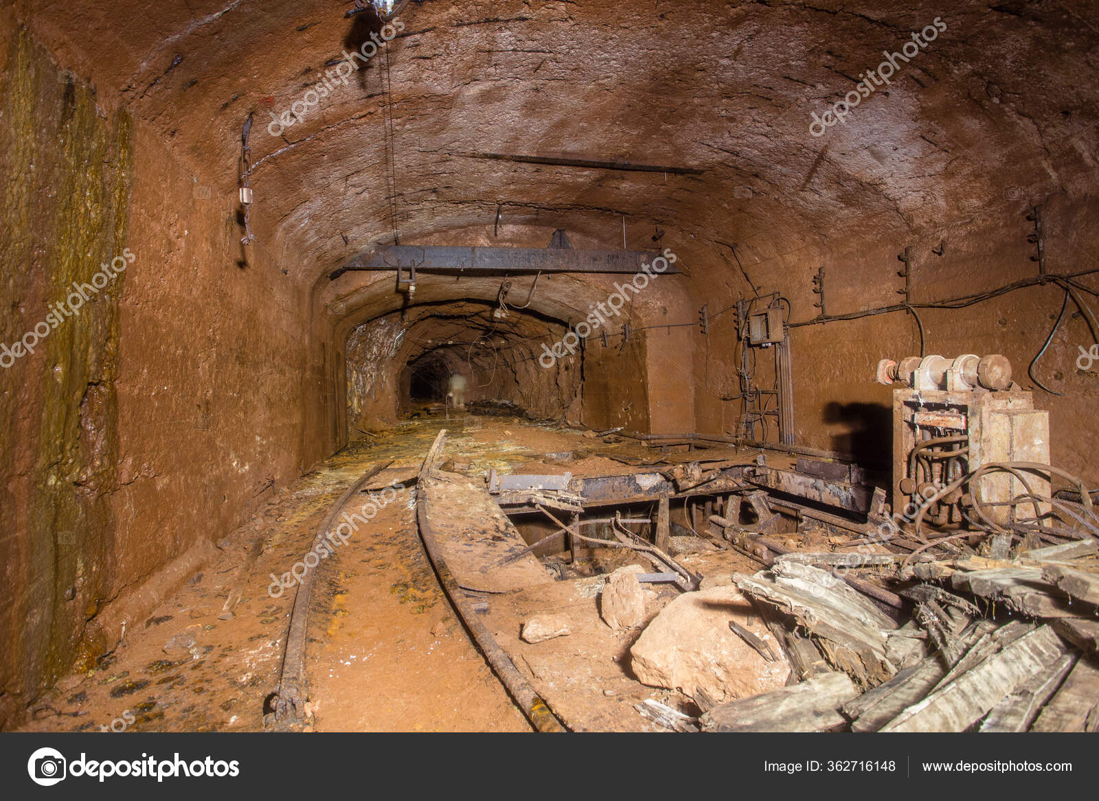 Underground Abandoned Bauxite Ore Mine Tunnel — Stock Photo © mishainik