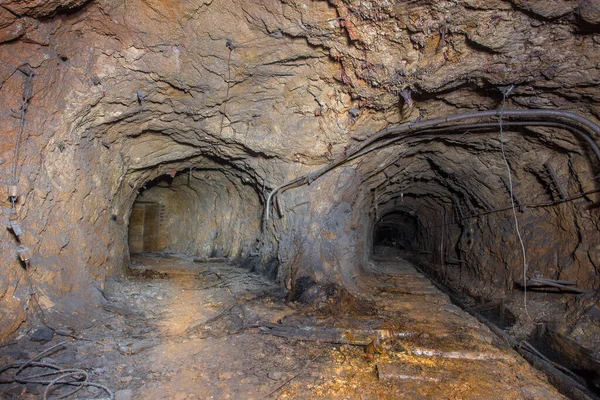 Underground Ditinggalkan Bijih Bauksit Tambang Terowongan Dua Cara — Stok Foto