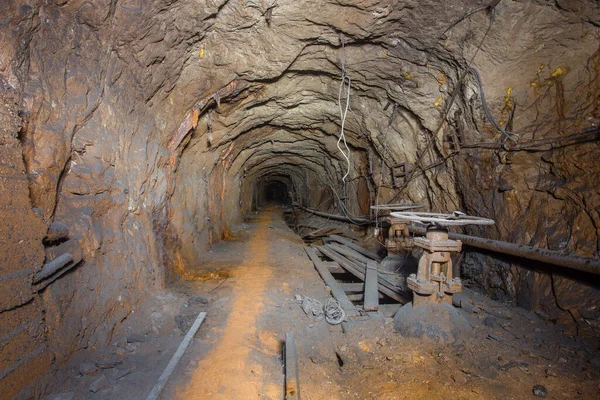 Podzemní Opuštěný Důlní Tunel Bauxitu — Stock fotografie