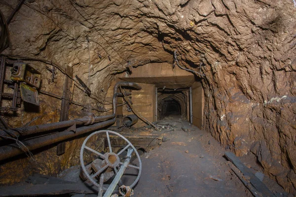 Podzemní Opuštěný Důlní Tunel Bauxitu — Stock fotografie