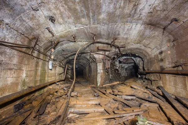 Galleria Sotterranea Abbandonata Della Miniera Bauxite Due Vie — Foto Stock