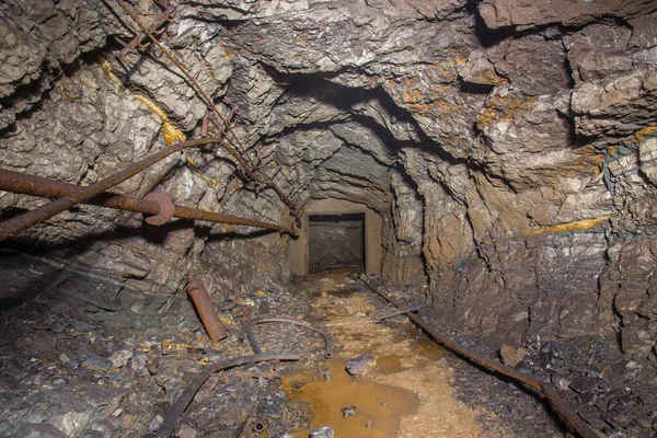 Yeraltı Terk Edilmiş Boksit Madeni Tüneli — Stok fotoğraf