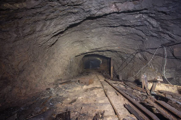 Eje Inclinado Del Túnel Mina Mineral Bauxita Abandonado Subterráneo — Foto de Stock