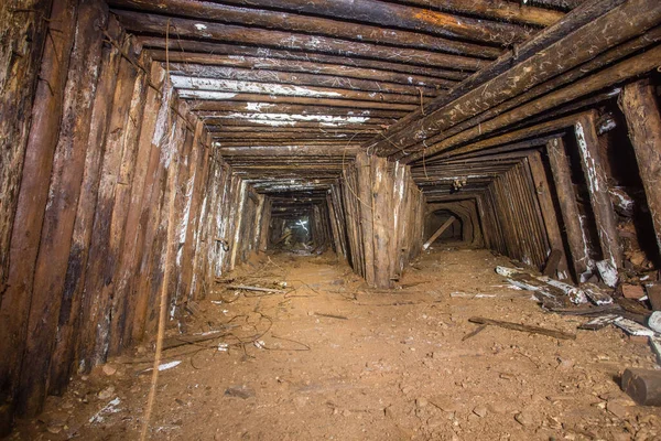 Underground Abandoned Bauxite Ore Mine Tunnel Wooden Timbering — Stock Photo, Image