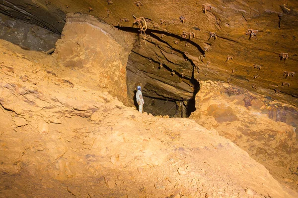 Miner Explorer Abandoned Bauxite Ore Mine Tunnel Board Pillar Work — Stock Photo, Image