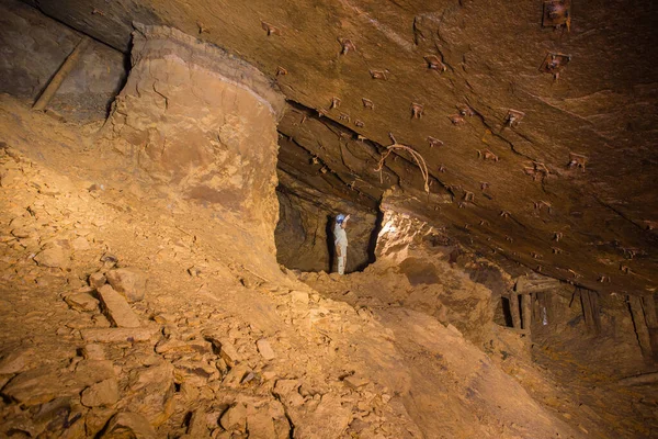 Explorador Minero Cavidad Trabajo Abandonada Del Tablero Pilar Del Túnel —  Fotos de Stock