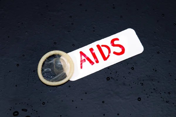 Kondom Nápis Pomůcky Černém Pozadí Kopírovat Prostor — Stock fotografie