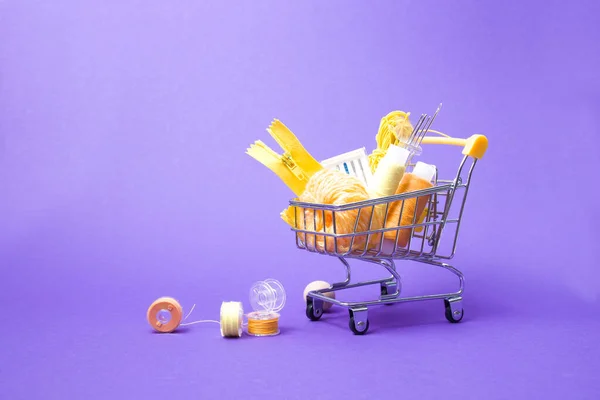 Shopping Trolley Various Accessories Accessories Sewing Yellow Threads Different Shades — Stock Photo, Image