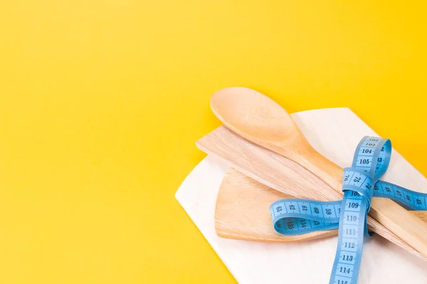 Tagliere Elettrodomestici Cucina Legno Legati Con Arco Nastro Misurazione Blu — Foto Stock