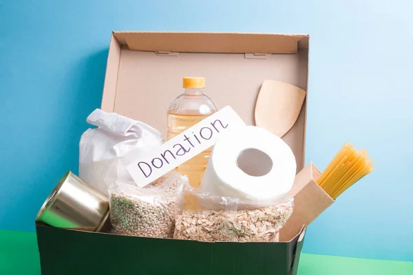 Inscripción Donación Una Caja Cartón Blanco Caja Alimentos Sobre Fondo — Foto de Stock
